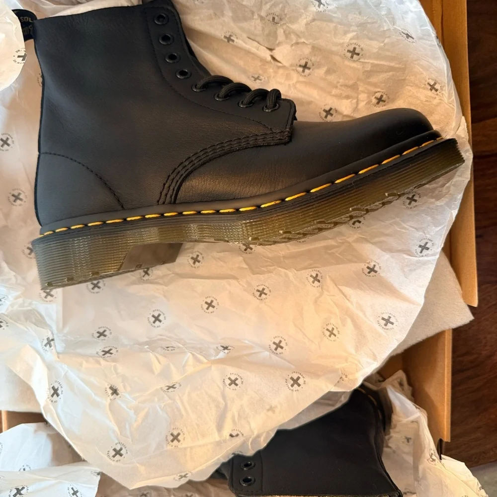 Dr. Martens womens 1460 Pascal Bex Pisa Leather Lace Up Boots - Picture 2 of 8